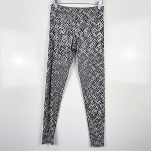 Onzie Cream/Black Geometric Print Work Out Leggings Size M/L